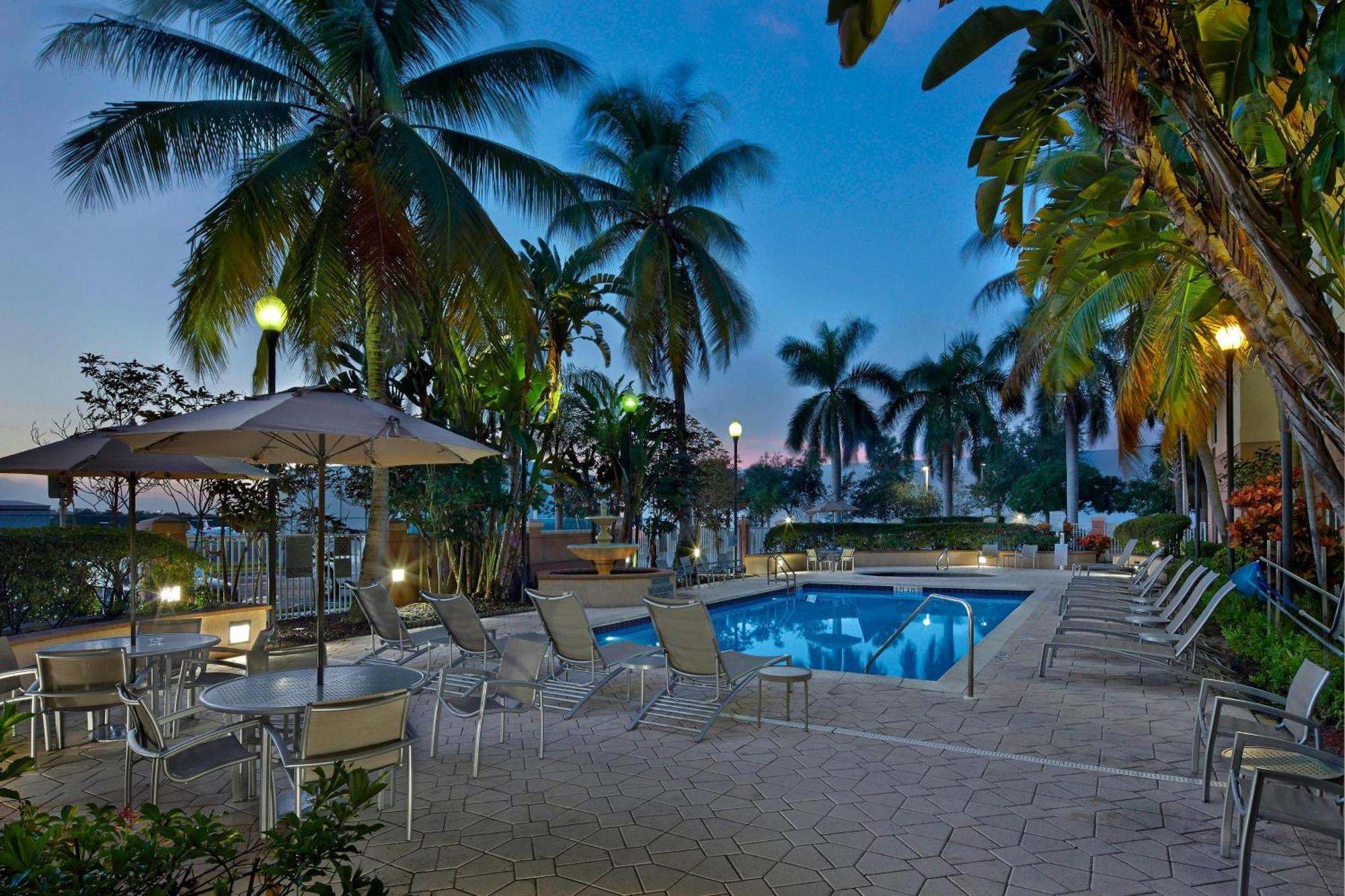 Fairfield Inn & Suites Boca Raton Exterior photo